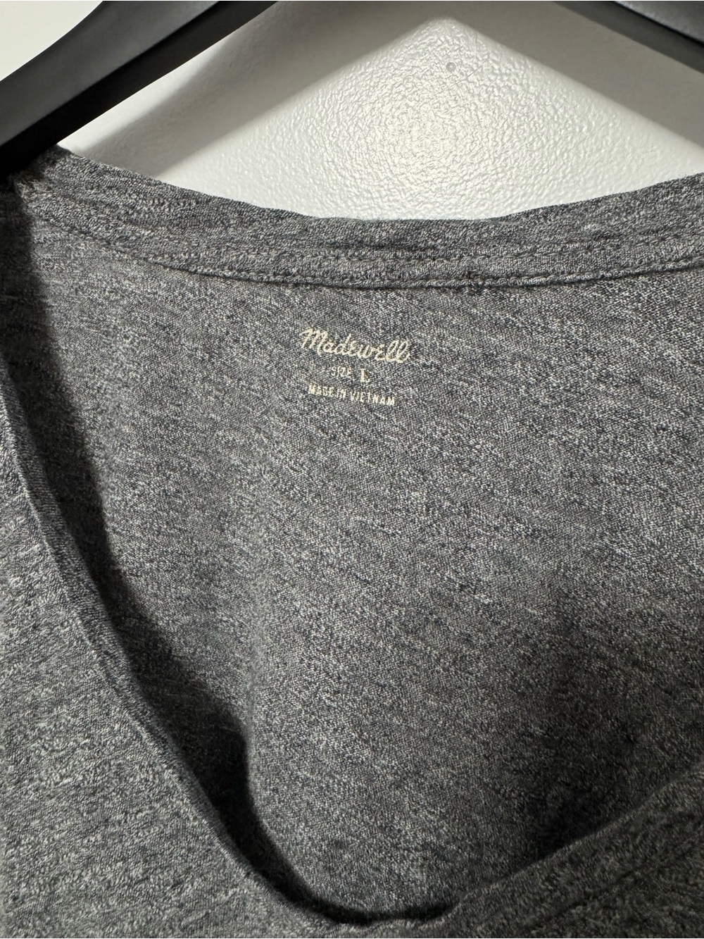 089 MADEWELL Women's Whisper Cotton V-Neck Pocket Tee- Grey, Large - Picture 6 of 9
